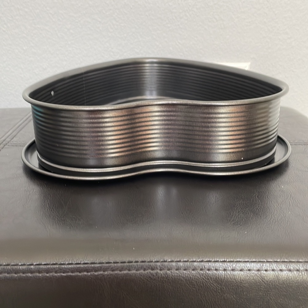 ❤️ Heart Shaped Spring Form Pan - Picture 3 of 8